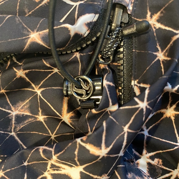 Lululemon Like New Miss Misty II Star Crushed Running Jacket Size 12 - Picture 3 of 9